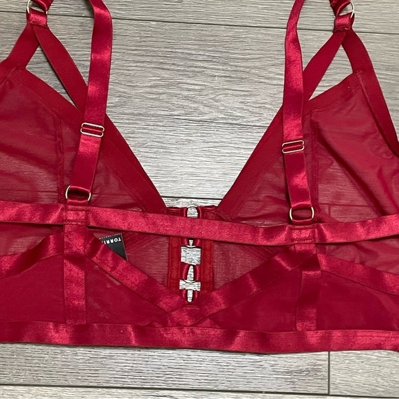 Womens Torrid Overt Strappy Mesh Wireless Bralette Red size 4 NWT - Picture 6 of 9